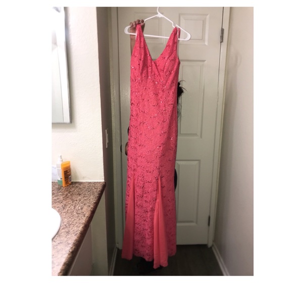 Dress - Picture 2 of 9